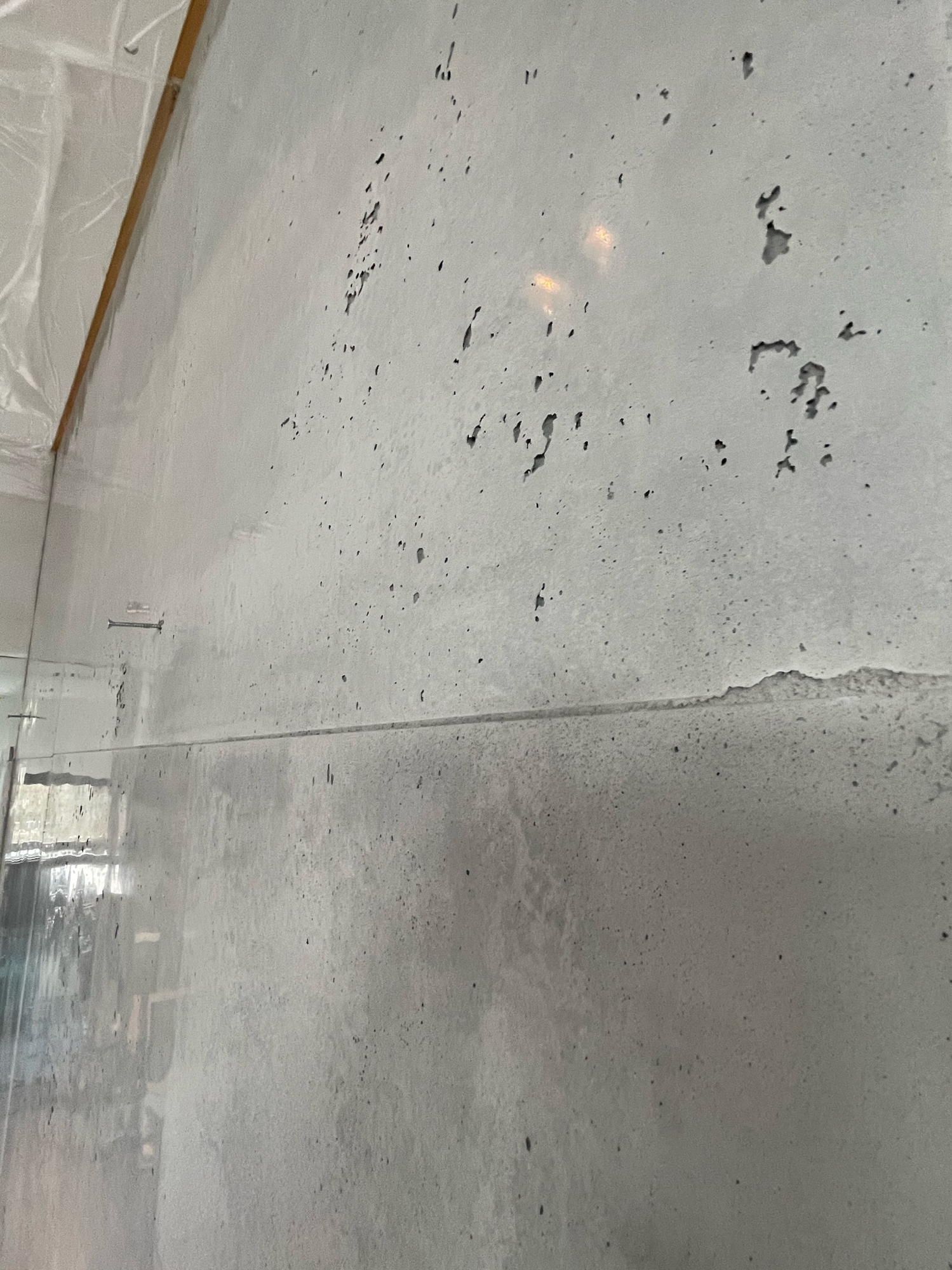 Messerschmidt-Maler-Oberursel Oberfläche Putz sieht aus wie Beton